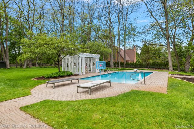 760 Lone Pine Road, Bloomfield Hills, MI 48304
