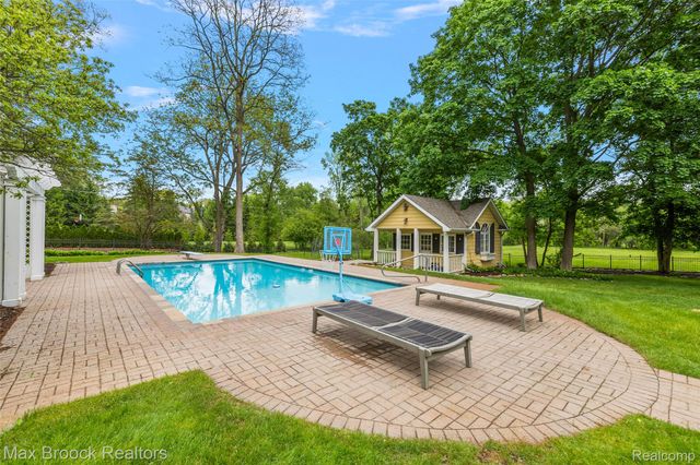 760 Lone Pine Road, Bloomfield Hills, MI 48304