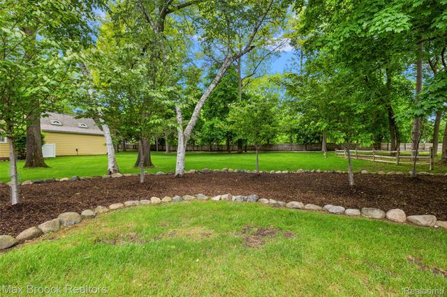 760 Lone Pine Road, Bloomfield Hills, MI 48304