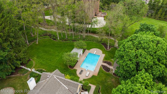 760 Lone Pine Road, Bloomfield Hills, MI 48304