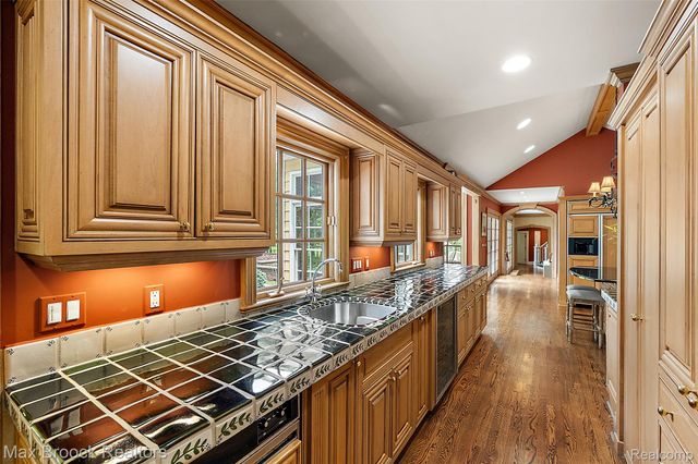 760 Lone Pine Road, Bloomfield Hills, MI 48304