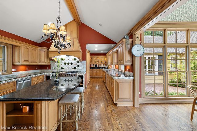 760 Lone Pine Road, Bloomfield Hills, MI 48304