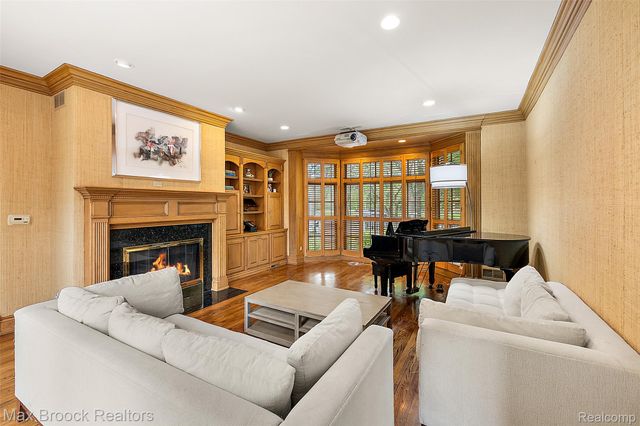 760 Lone Pine Road, Bloomfield Hills, MI 48304