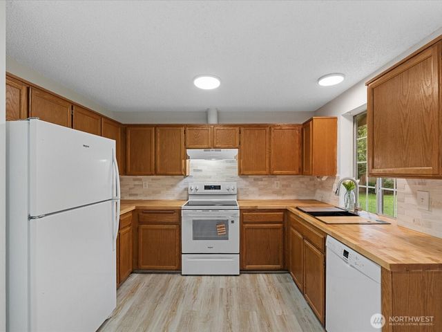 7822 Songbird Way, Clinton, WA 98236