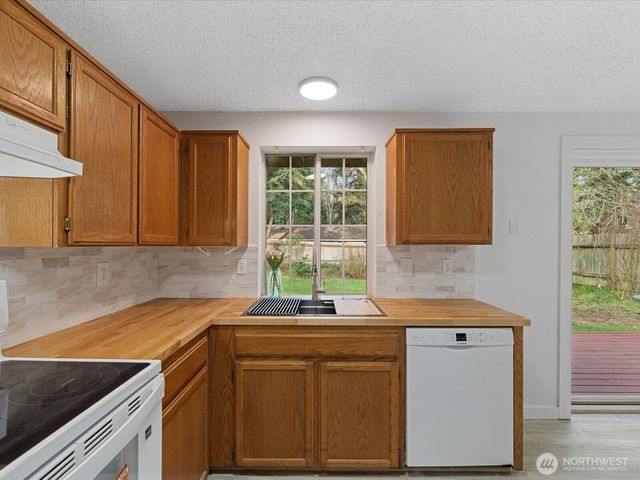 7822 Songbird Way, Clinton, WA 98236