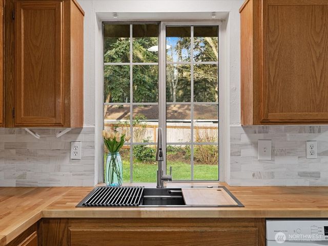 7822 Songbird Way, Clinton, WA 98236