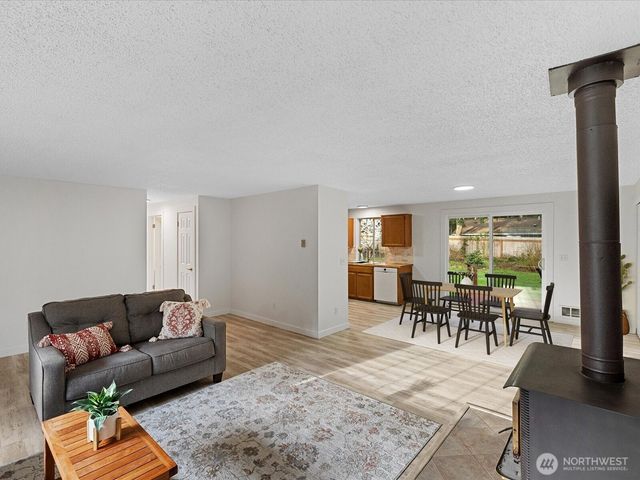 7822 Songbird Way, Clinton, WA 98236