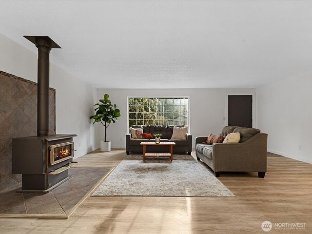 7822 Songbird Way, Clinton, WA 98236