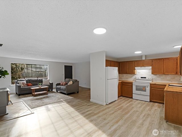 7822 Songbird Way, Clinton, WA 98236