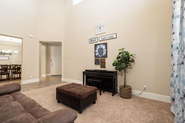 1814 N Notting Hill Lane, Clovis, CA 93619