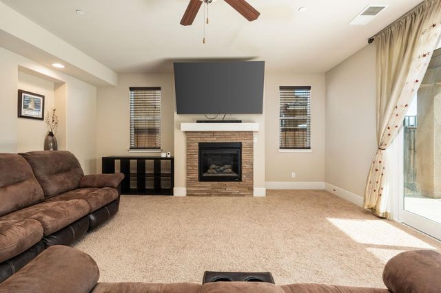 1814 N Notting Hill Lane, Clovis, CA 93619