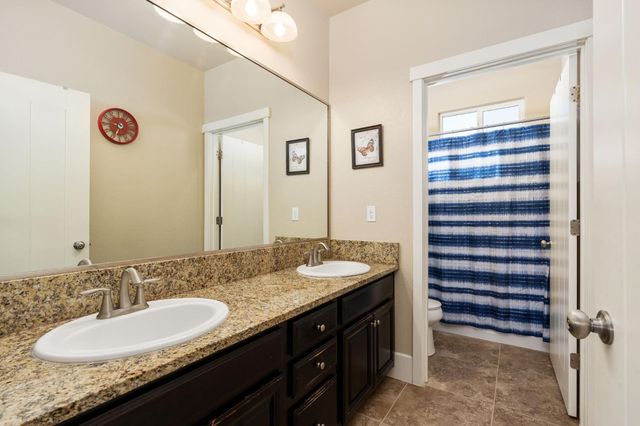 1814 N Notting Hill Lane, Clovis, CA 93619