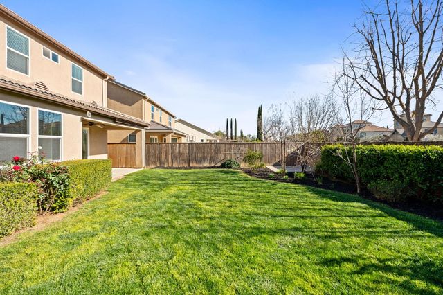 1814 N Notting Hill Lane, Clovis, CA 93619