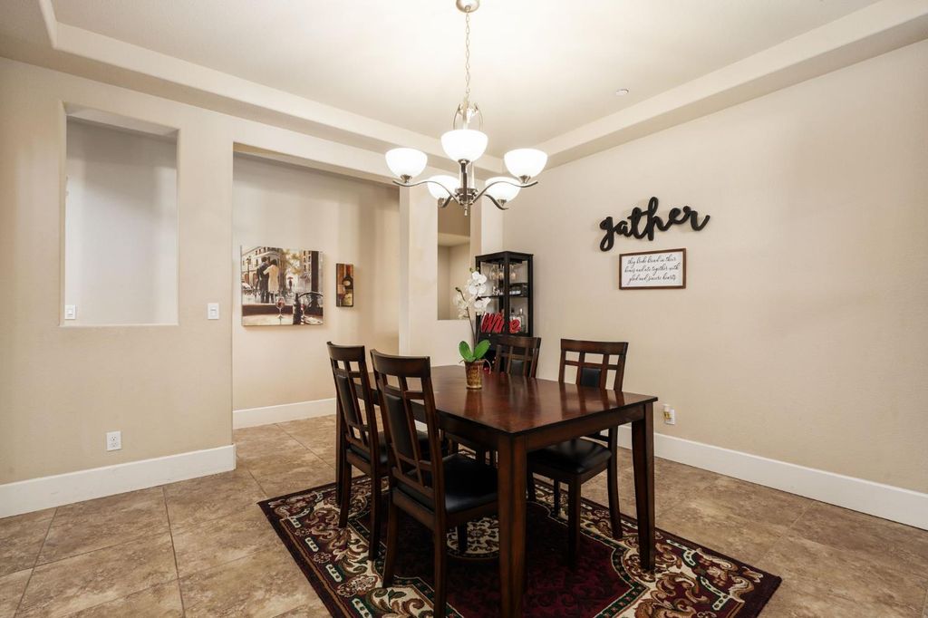 Image 13 of property listing at 1814 N Notting Hill Lane, Clovis, CA 93619