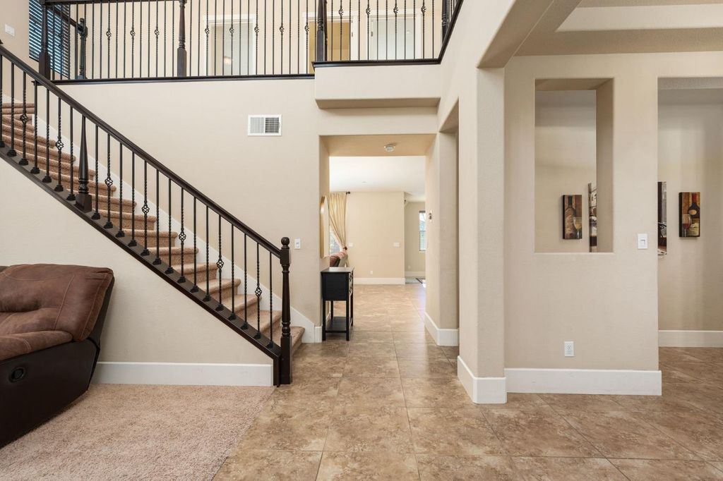 Image 14 of property listing at 1814 N Notting Hill Lane, Clovis, CA 93619