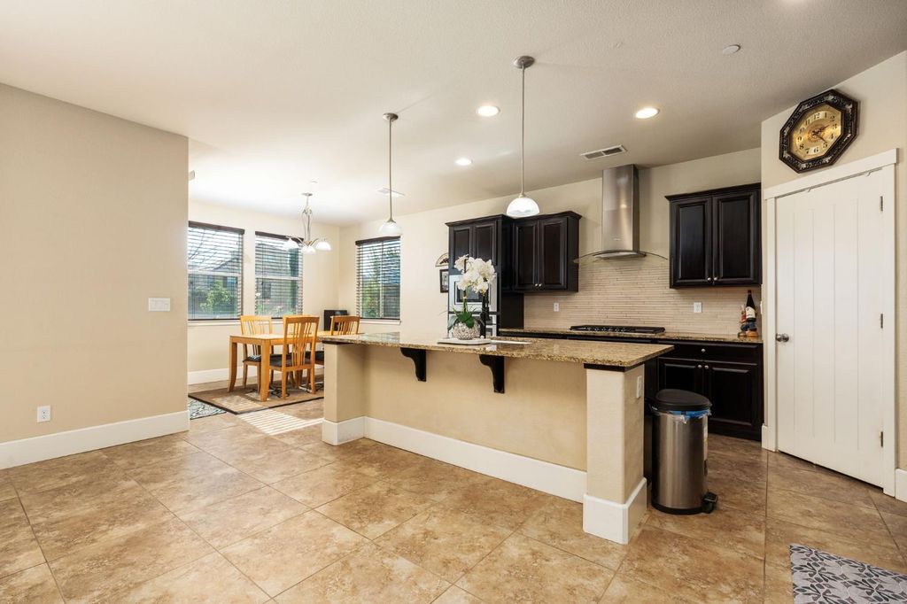 Image 18 of property listing at 1814 N Notting Hill Lane, Clovis, CA 93619