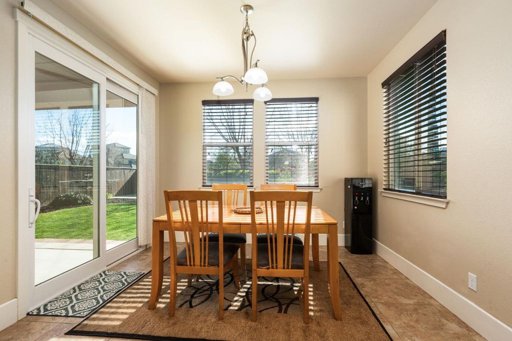 Image 23 of property listing at 1814 N Notting Hill Lane, Clovis, CA 93619