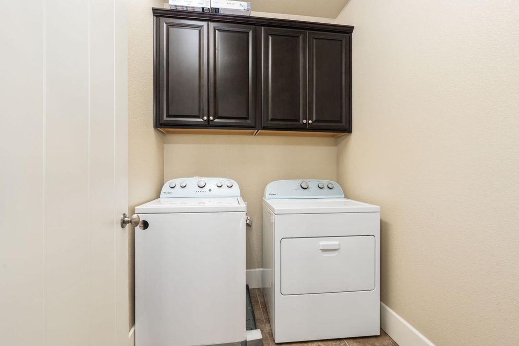 Image 33 of property listing at 1814 N Notting Hill Lane, Clovis, CA 93619