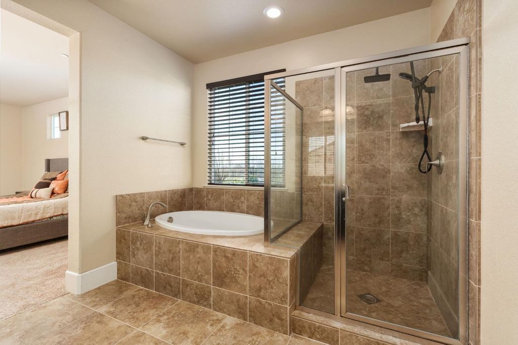 Image 40 of property listing at 1814 N Notting Hill Lane, Clovis, CA 93619