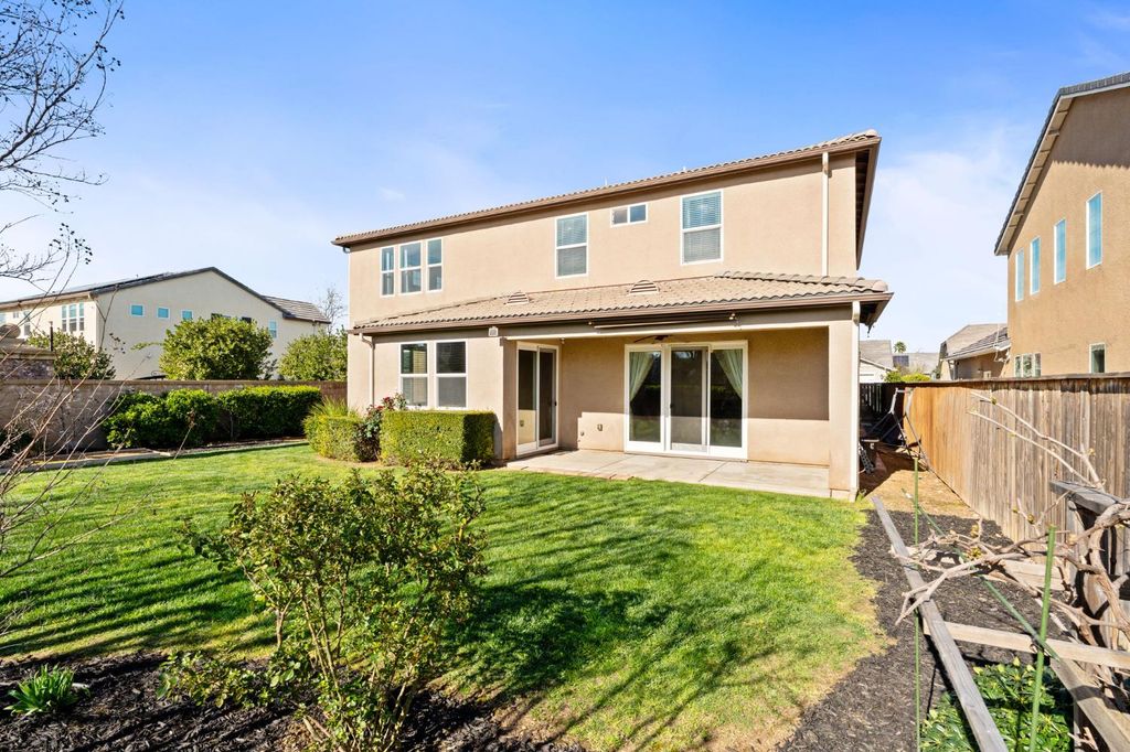 Image 42 of property listing at 1814 N Notting Hill Lane, Clovis, CA 93619