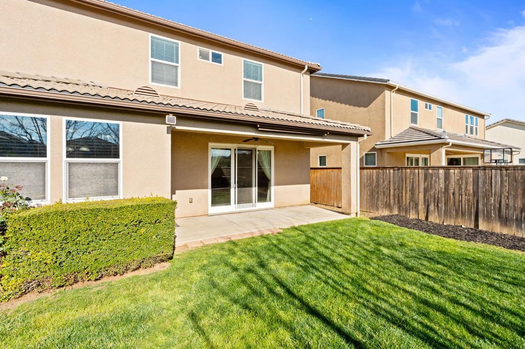 Image 47 of property listing at 1814 N Notting Hill Lane, Clovis, CA 93619