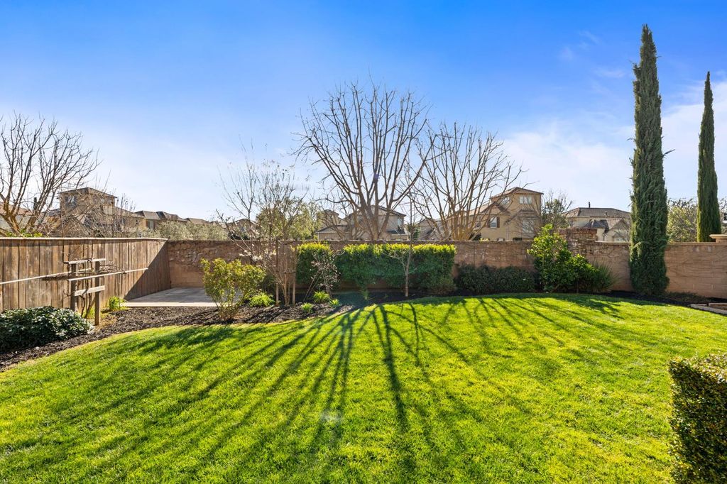 Image 48 of property listing at 1814 N Notting Hill Lane, Clovis, CA 93619