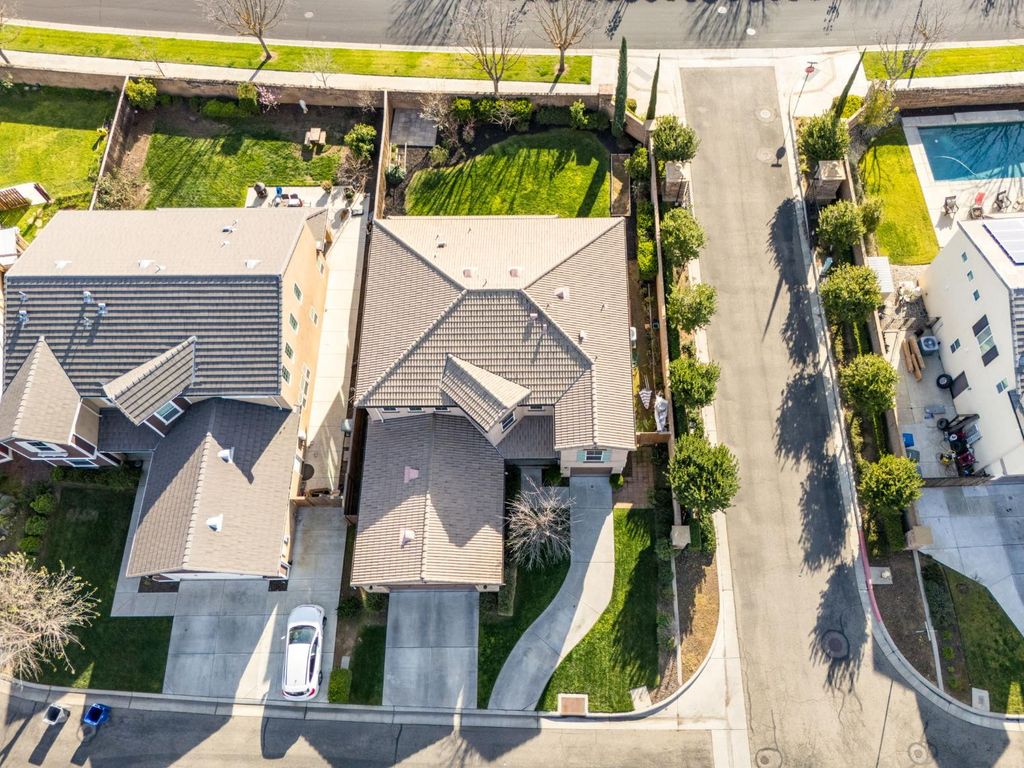 Image 50 of property listing at 1814 N Notting Hill Lane, Clovis, CA 93619