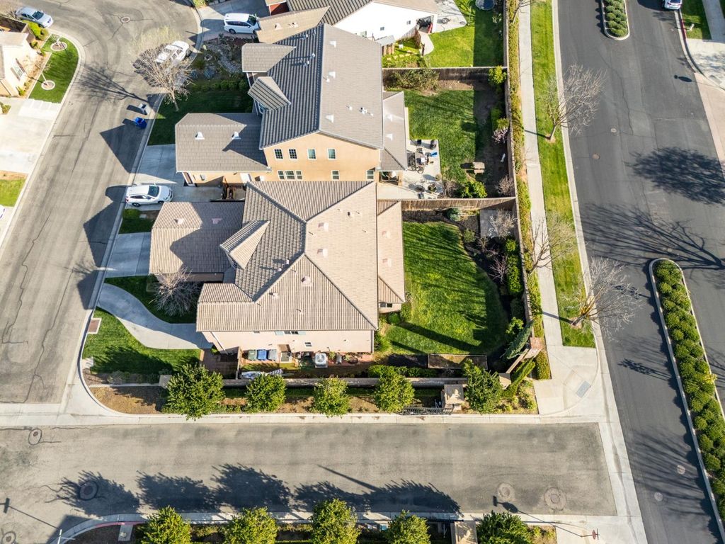 Image 52 of property listing at 1814 N Notting Hill Lane, Clovis, CA 93619