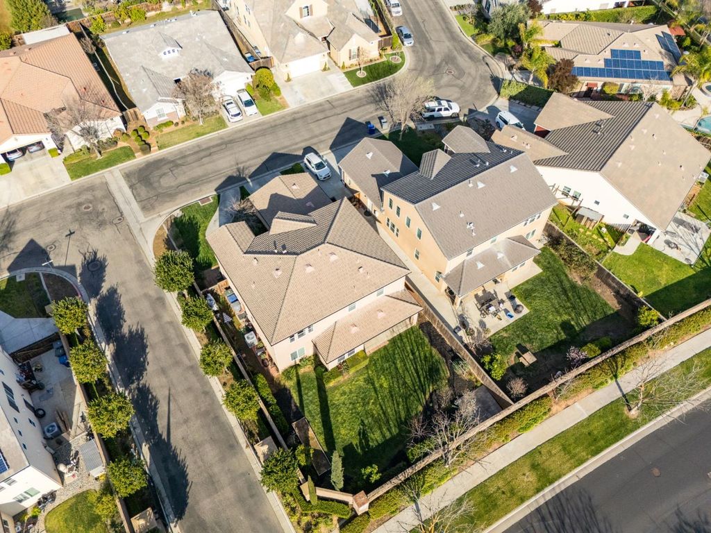 Image 54 of property listing at 1814 N Notting Hill Lane, Clovis, CA 93619