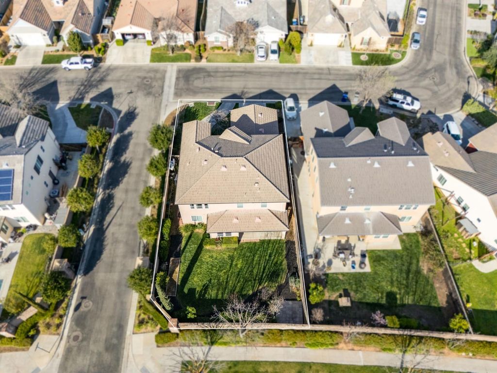 Image 55 of property listing at 1814 N Notting Hill Lane, Clovis, CA 93619