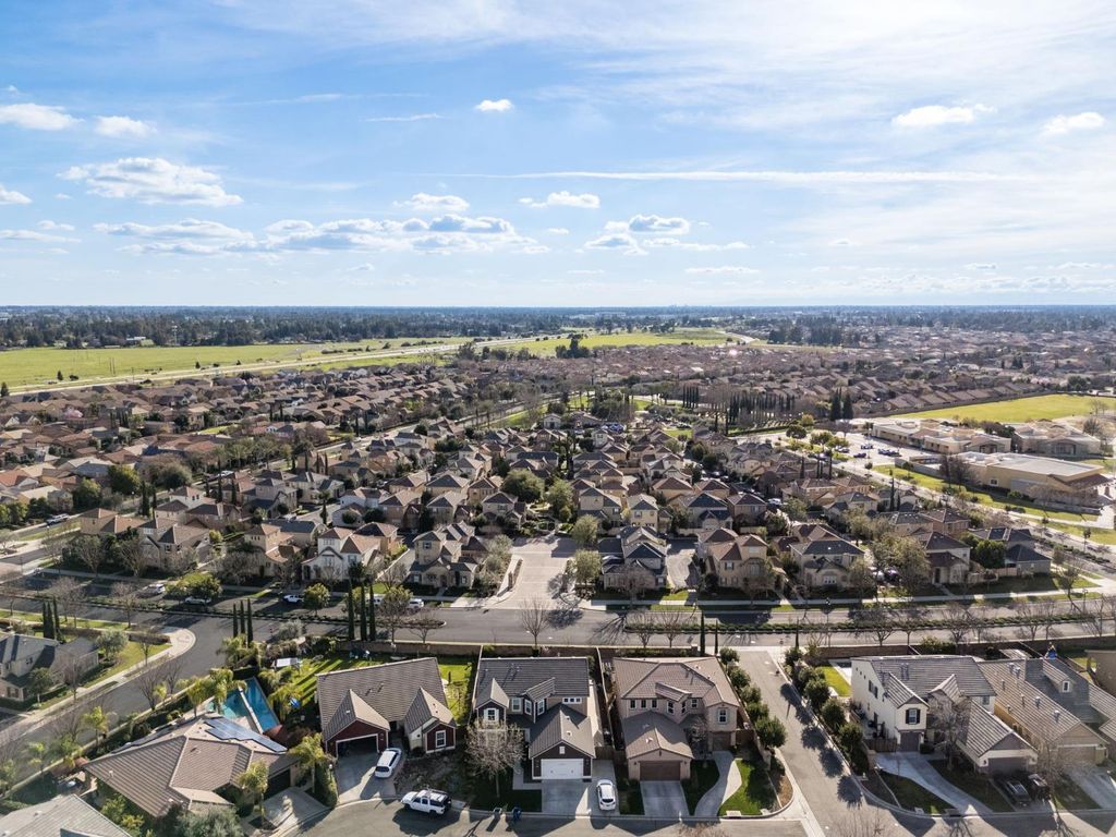 Image 59 of property listing at 1814 N Notting Hill Lane, Clovis, CA 93619