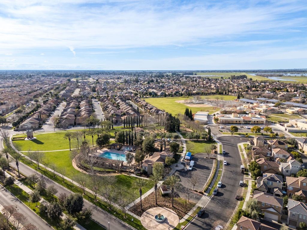 Image 61 of property listing at 1814 N Notting Hill Lane, Clovis, CA 93619