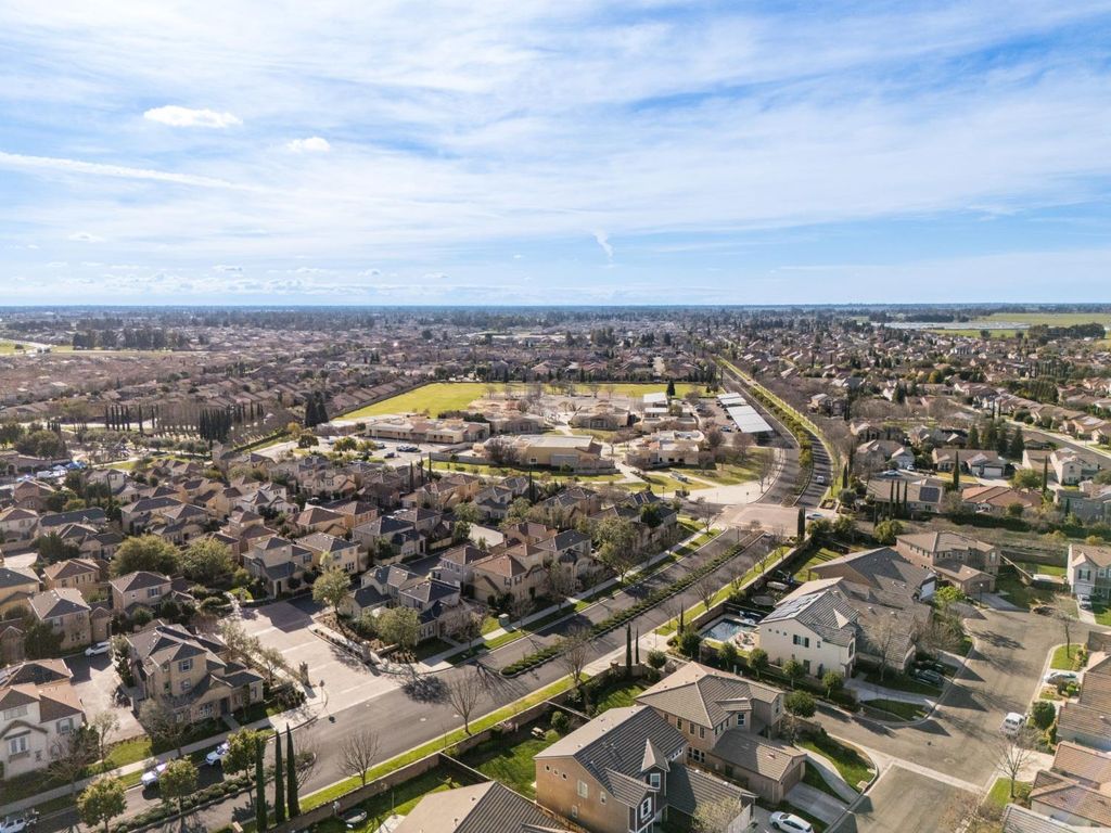 Image 65 of property listing at 1814 N Notting Hill Lane, Clovis, CA 93619