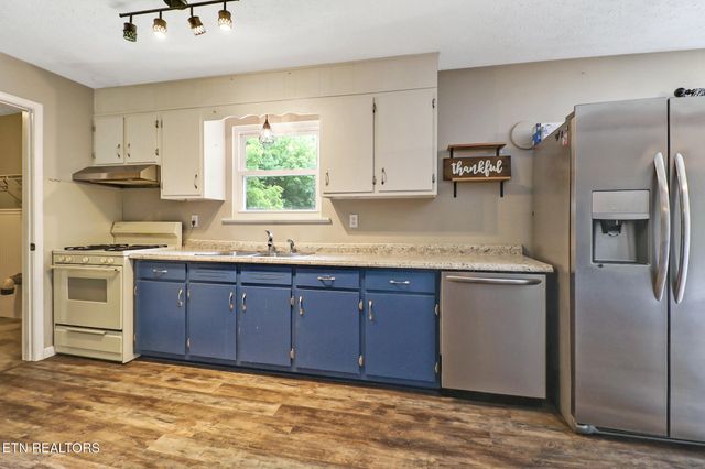 111 Meadow Creek Drive, Crossville, TN 38572