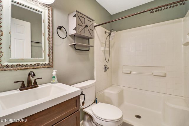 111 Meadow Creek Drive, Crossville, TN 38572