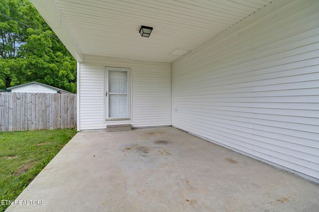 111 Meadow Creek Drive, Crossville, TN 38572