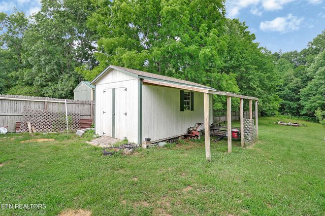 111 Meadow Creek Drive, Crossville, TN 38572