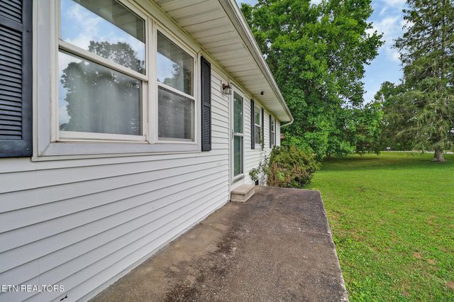 111 Meadow Creek Drive, Crossville, TN 38572