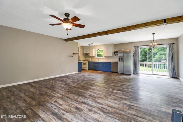 111 Meadow Creek Drive, Crossville, TN 38572