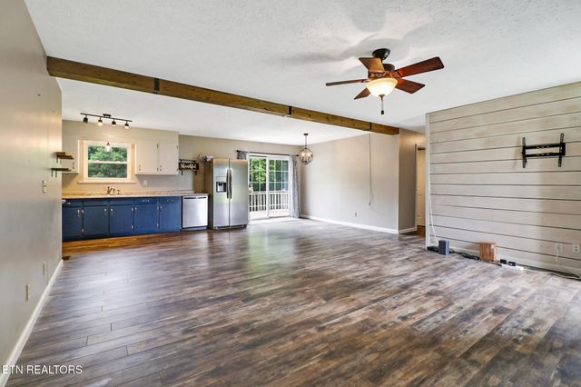 111 Meadow Creek Drive, Crossville, TN 38572