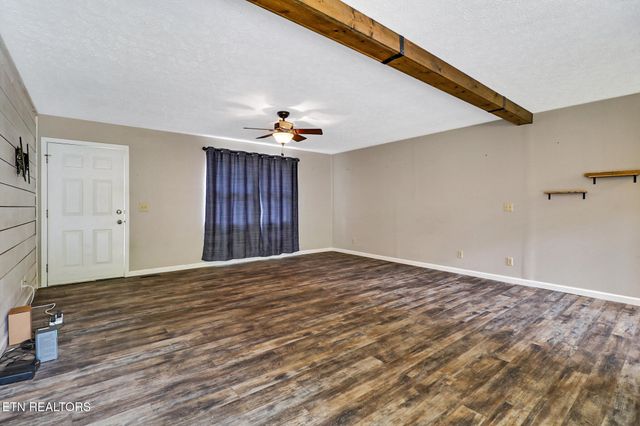 111 Meadow Creek Drive, Crossville, TN 38572