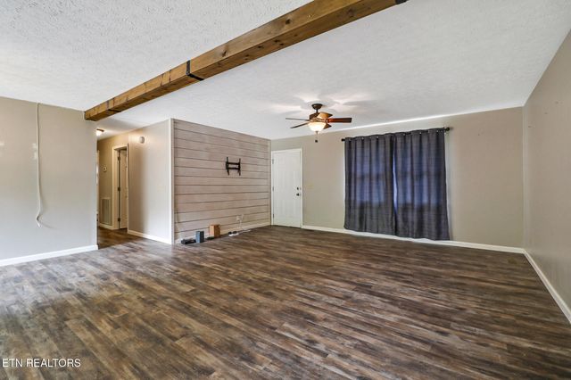 111 Meadow Creek Drive, Crossville, TN 38572