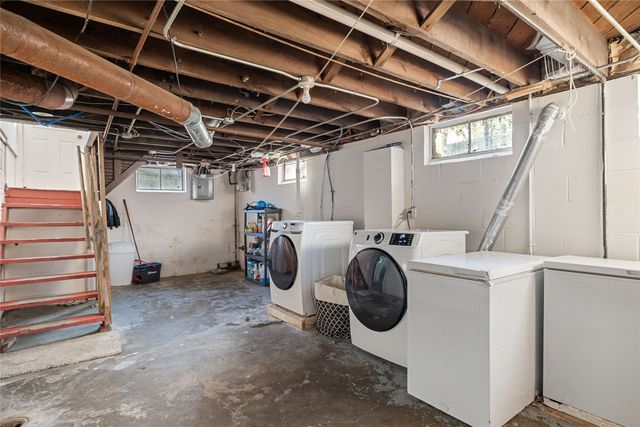 1002 28th Street, Des Moines, IA 50311