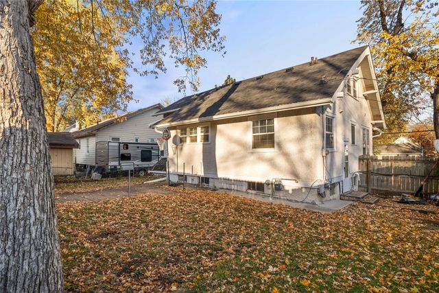 1002 28th Street, Des Moines, IA 50311