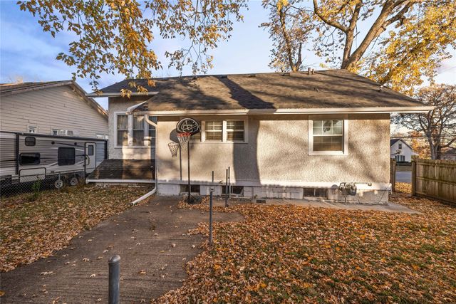 1002 28th Street, Des Moines, IA 50311