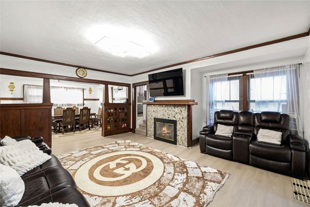 1002 28th Street, Des Moines, IA 50311