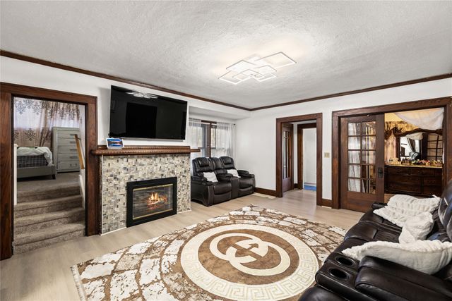 1002 28th Street, Des Moines, IA 50311