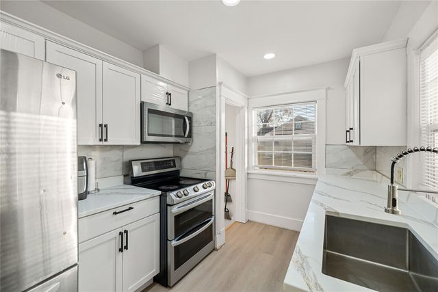 1002 28th Street, Des Moines, IA 50311