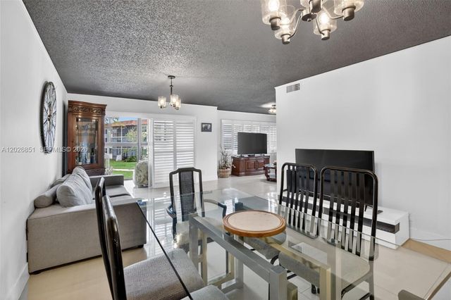 8941 S Hollybrook Boulevard 205, Pembroke Pines, FL 33025