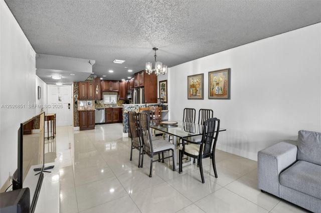 8941 S Hollybrook Boulevard 205, Pembroke Pines, FL 33025